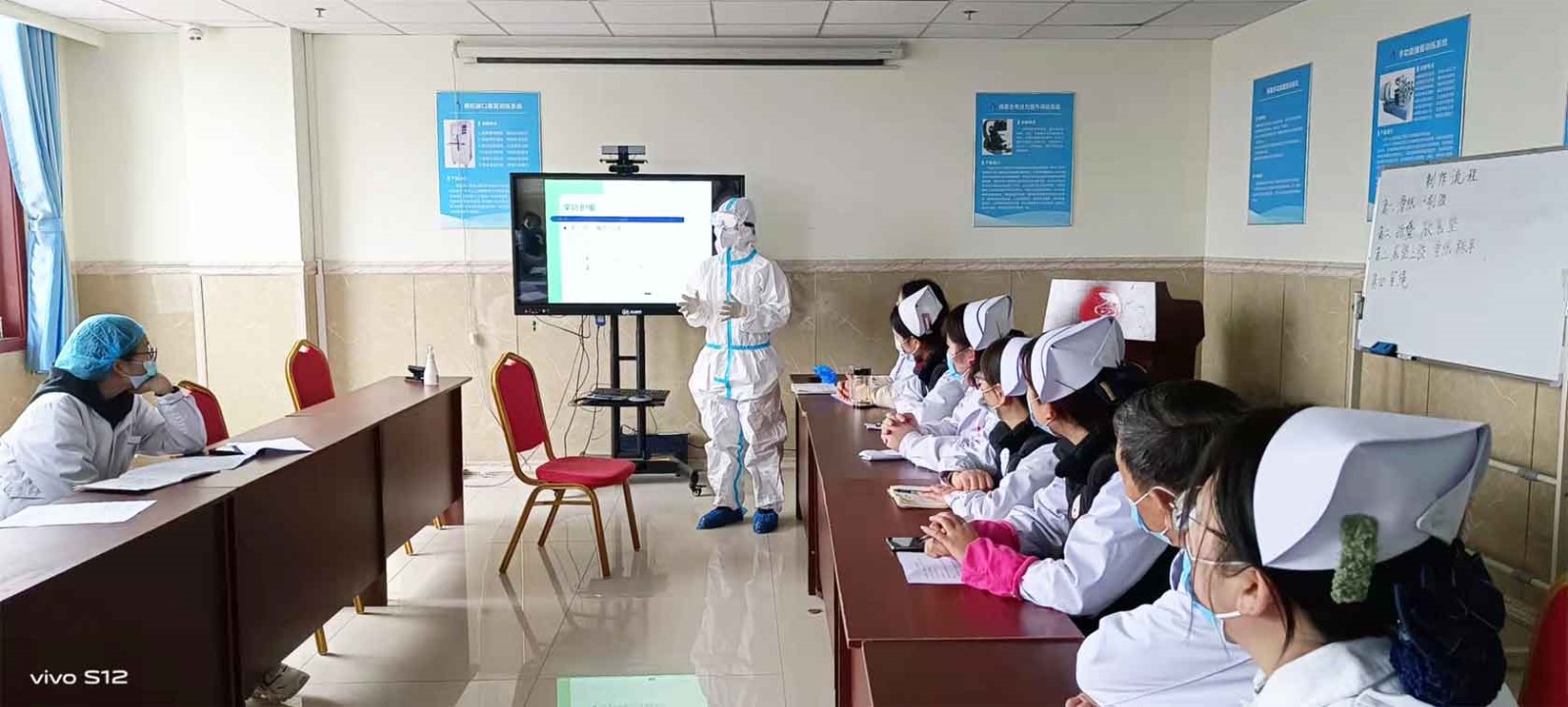 泰安圣康医院穿脱防护服培训练习，守卫泰城我当先！