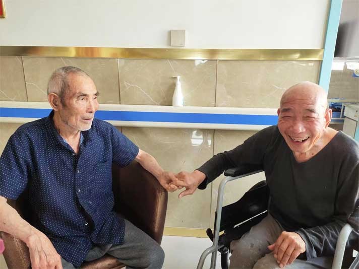 泰安圣康医院养老院里的大朋友们，每天过得很开心