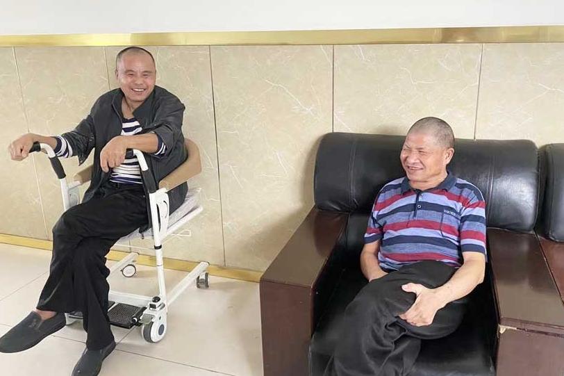 圣康养老服务中心里面的闲聊时光
