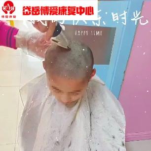春暖花开特教老师们为每一位孩子都理了新发型，快来一起看看吧